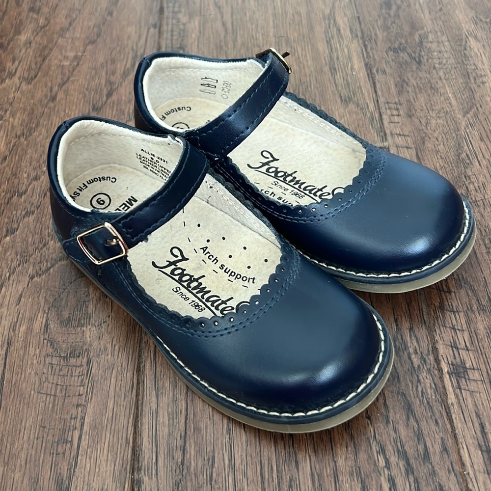NWOT FootMates Allie Navy Size 9